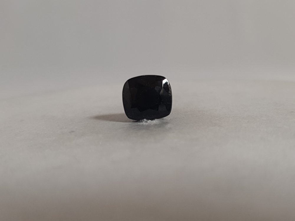 NATURAL NILAM SILONI - 2.82CT