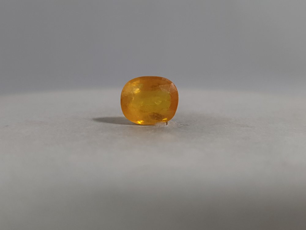 NATURAL YELLOW SAPPHIRE (PUKHRAJ) BANGKOK - 2.9CT
