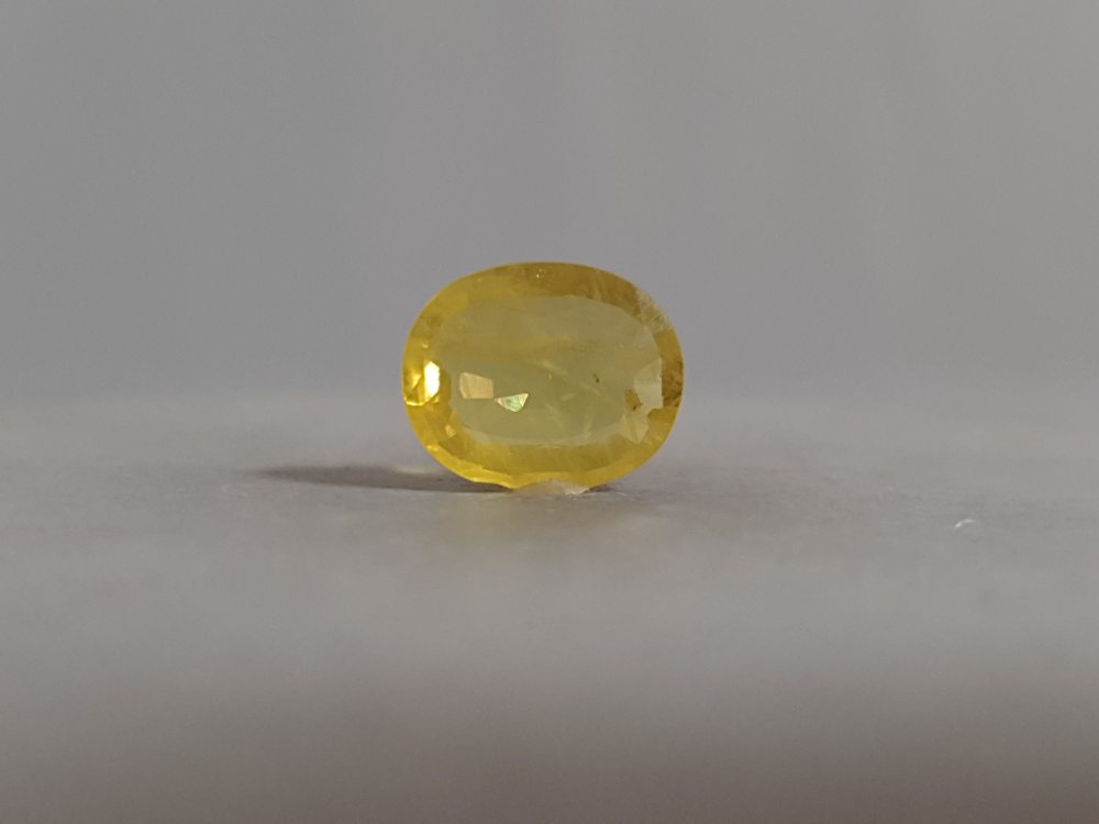 NATURAL YELLOW SAPPHIRE (PUKHRAJ) BANGKOK - 3.2CT