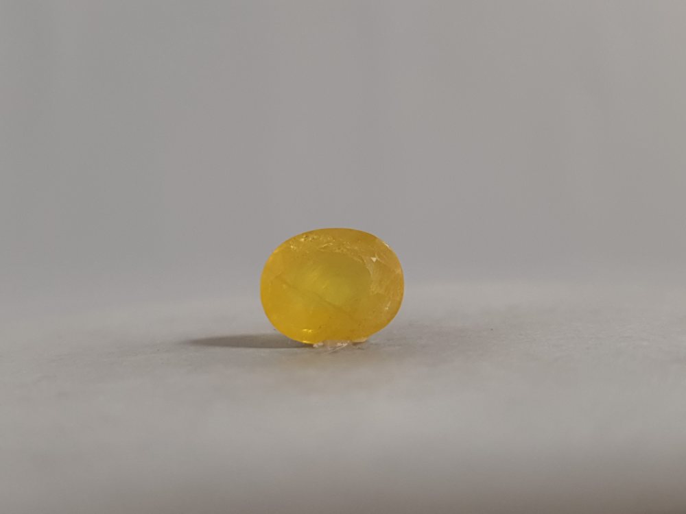 NATURAL YELLOW SAPPHIRE (PUKHRAJ) BANGKOK - 3.3CT