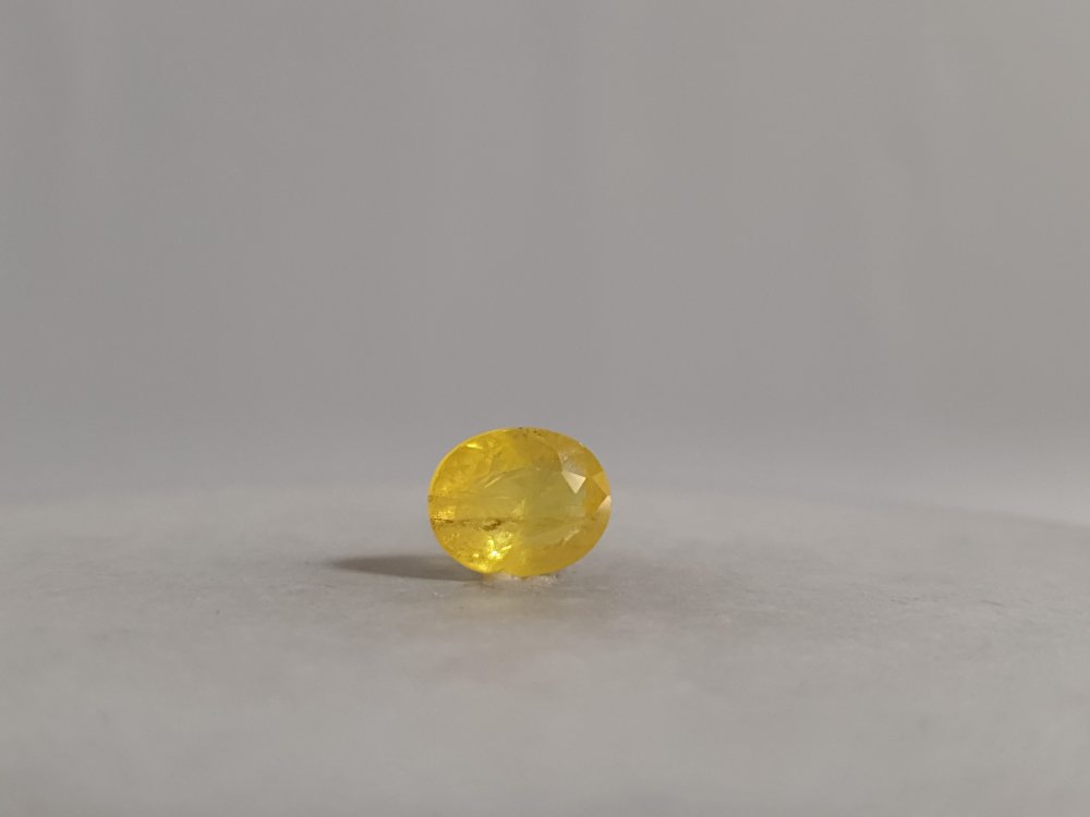 NATURAL YELLOW SAPPHIRE (PUKHRAJ) BANGKOK - 3.32CT