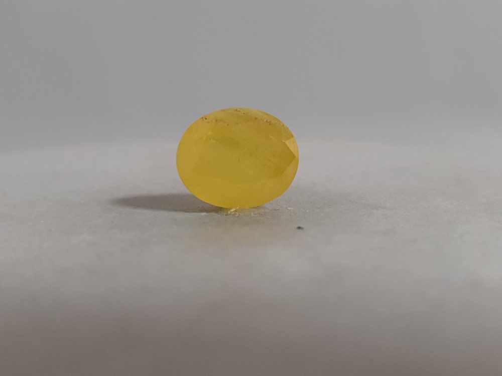 NATURAL YELLOW SAPPHIRE (PUKHRAJ) BANGKOK - 4.68CT