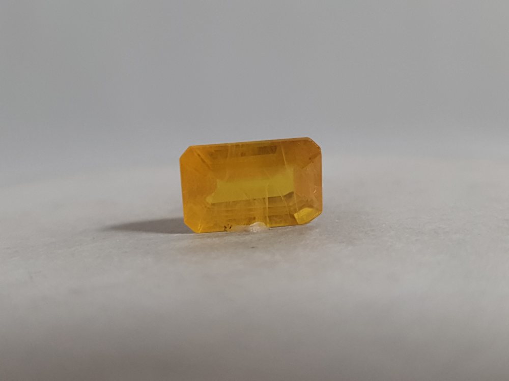NATURAL YELLOW SAPPHIRE (PUKHRAJ) BANGKOK - 4.92CT