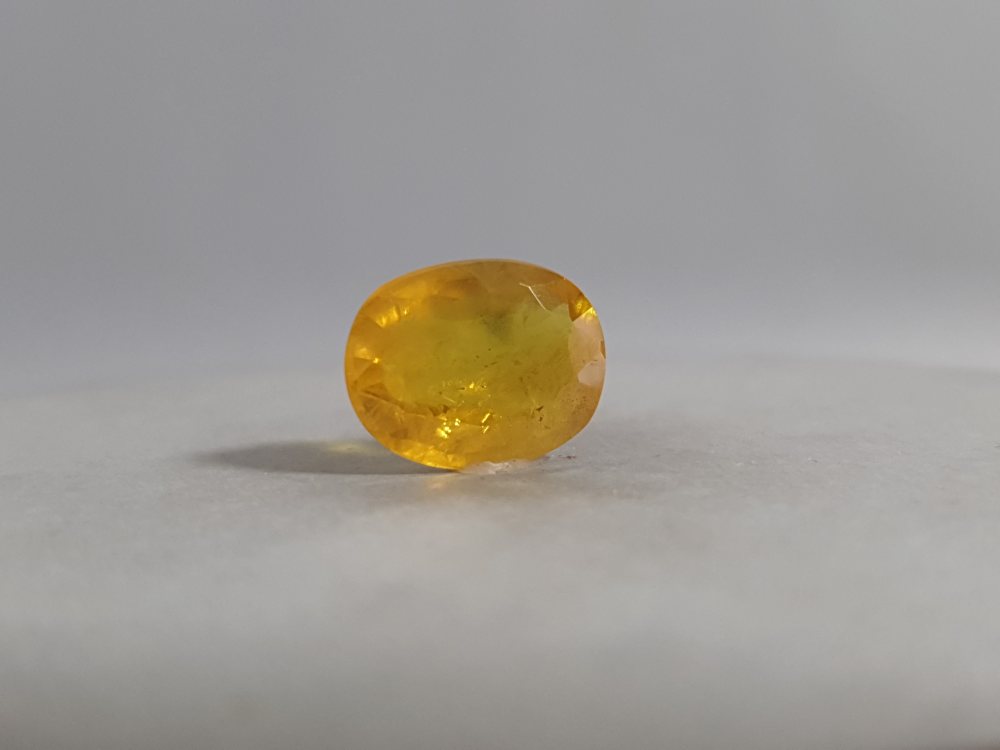 NATURAL YELLOW SAPPHIRE (PUKHRAJ) BANGKOK - 6.77CT