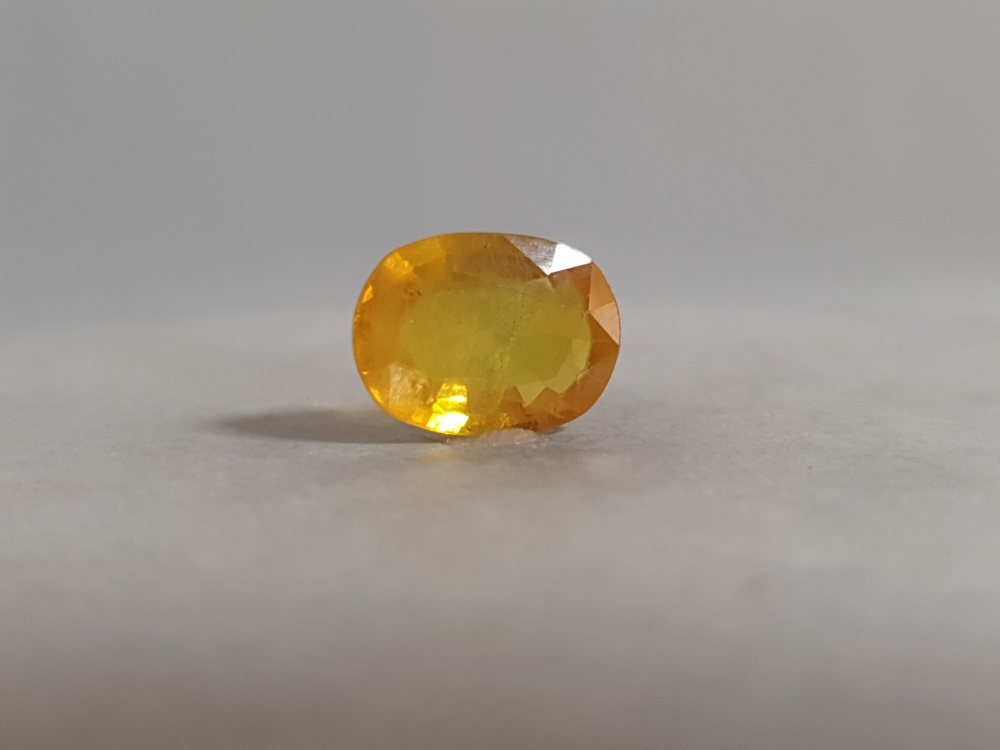 NATURAL YELLOW SAPPHIRE (PUKHRAJ) BANGKOK - 4.49CT