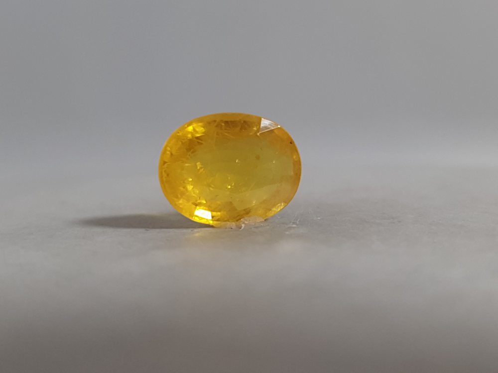 NATURAL YELLOW SAPPHIRE (PUKHRAJ) BANGKOK - 4.93CT