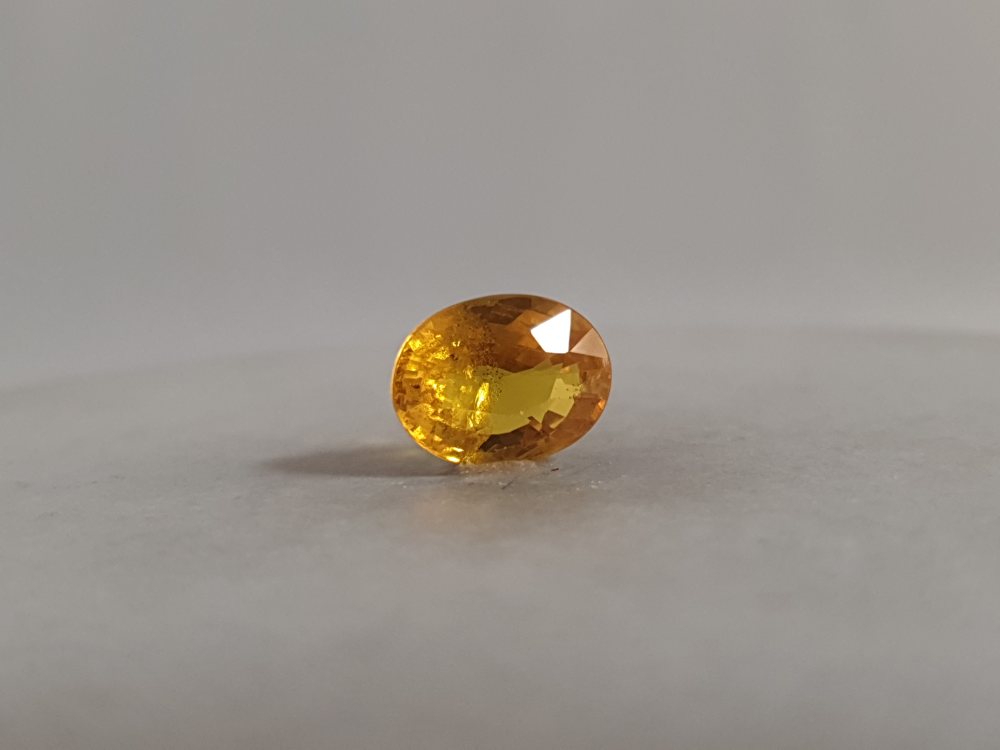 NATURAL YELLOW SAPPHIRE (PUKHRAJ) BANGKOK - 4.24CT