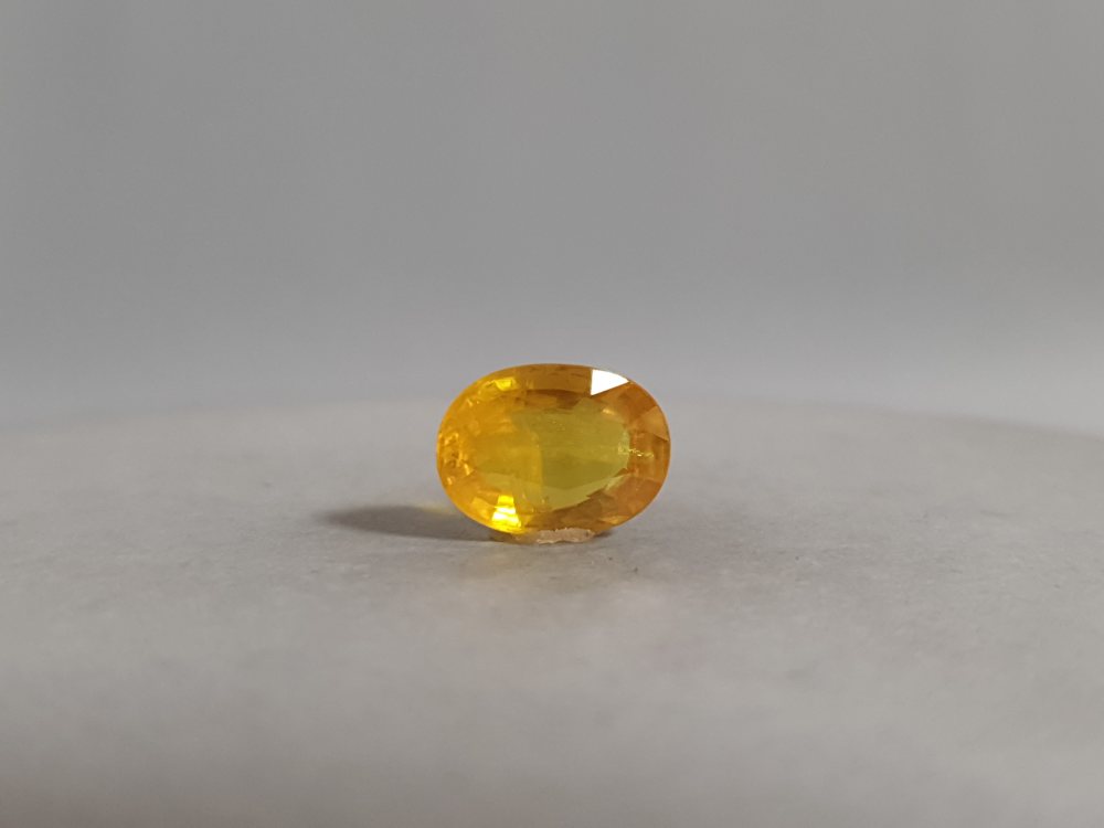 NATURAL YELLOW SAPPHIRE (PUKHRAJ) BANGKOK - 4.09CT