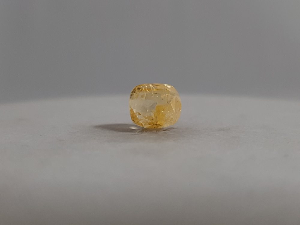 NATURAL YELLOW SAPPHIRE (PUKHRAJ) - 3.27CT