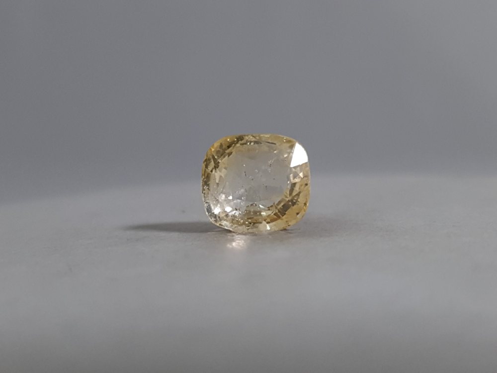 NATURAL YELLOW SAPPHIRE (PUKHRAJ) - 5.18CT