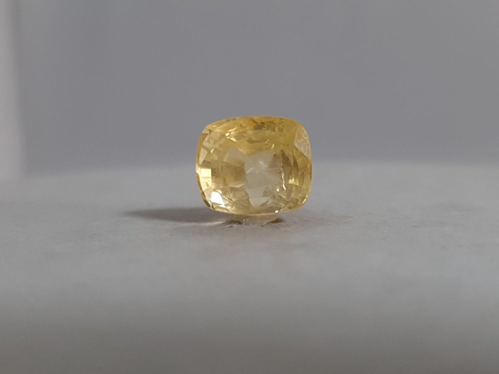 NATURAL YELLOW SAPPHIRE (PUKHRAJ) - 6.39CT