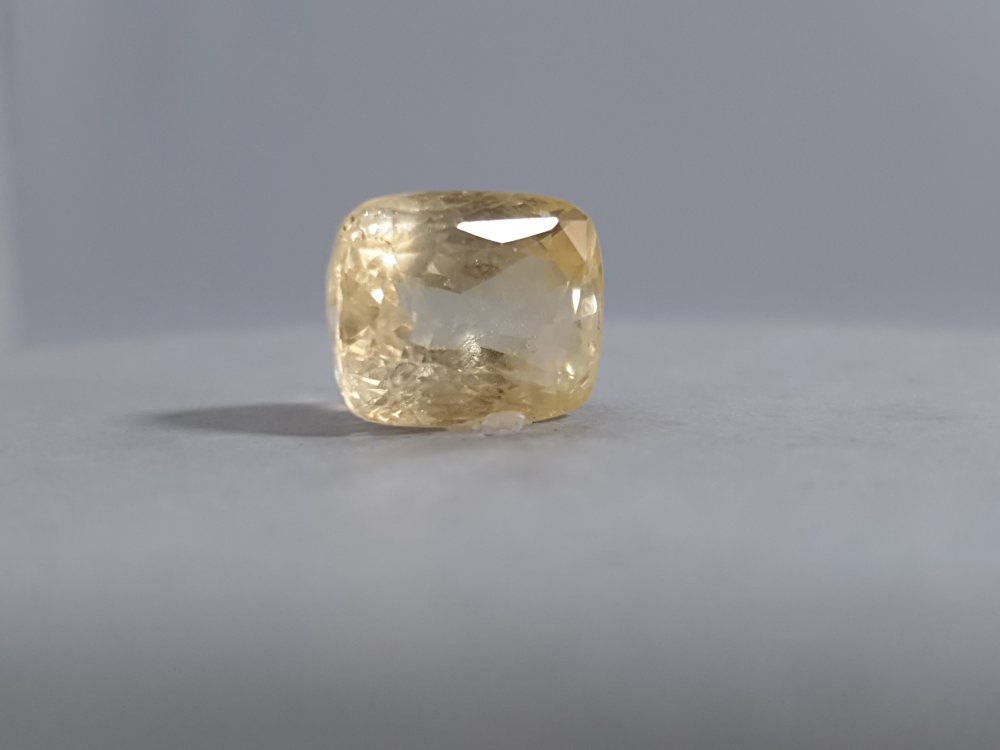 NATURAL YELLOW SAPPHIRE (PUKHRAJ) - 10.16CT