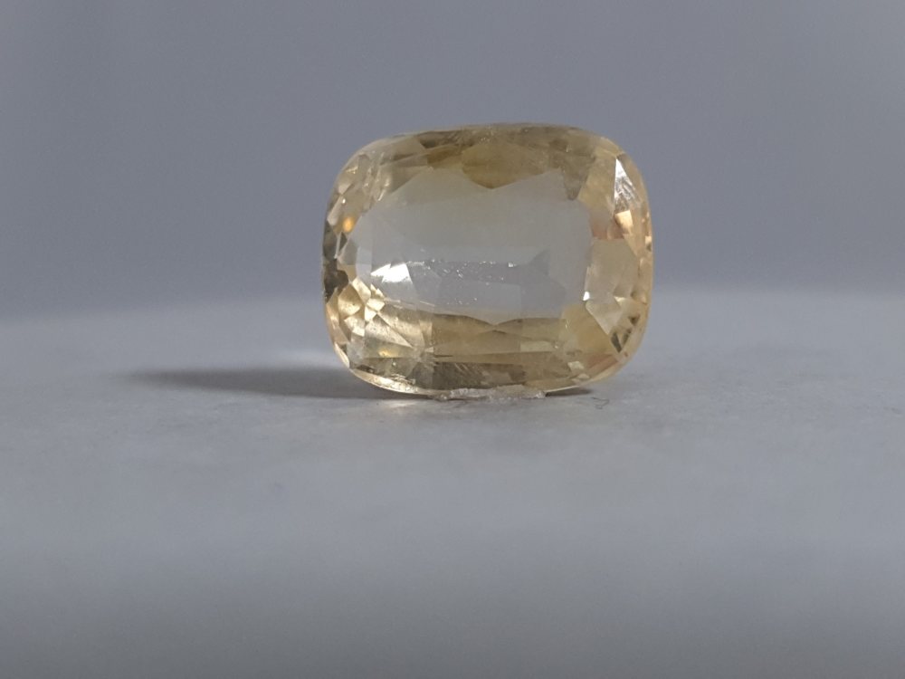 NATURAL YELLOW SAPPHIRE (PUKHRAJ) - 14.08CT
