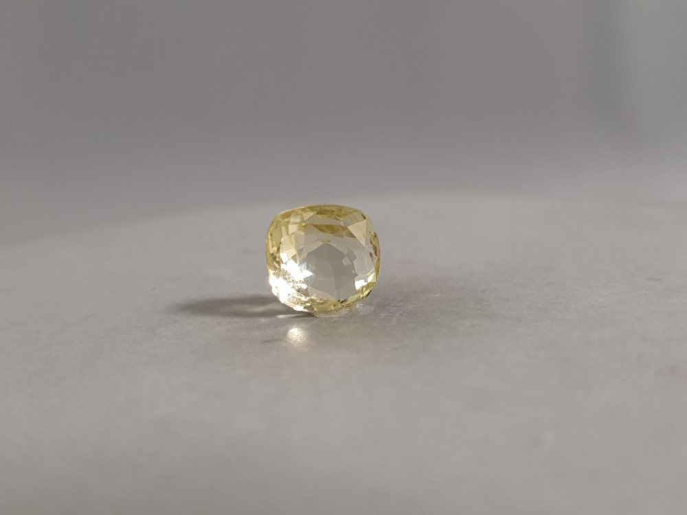SRI LANKA YELLOW SAPPHIRE SILONI PUKHRAJ