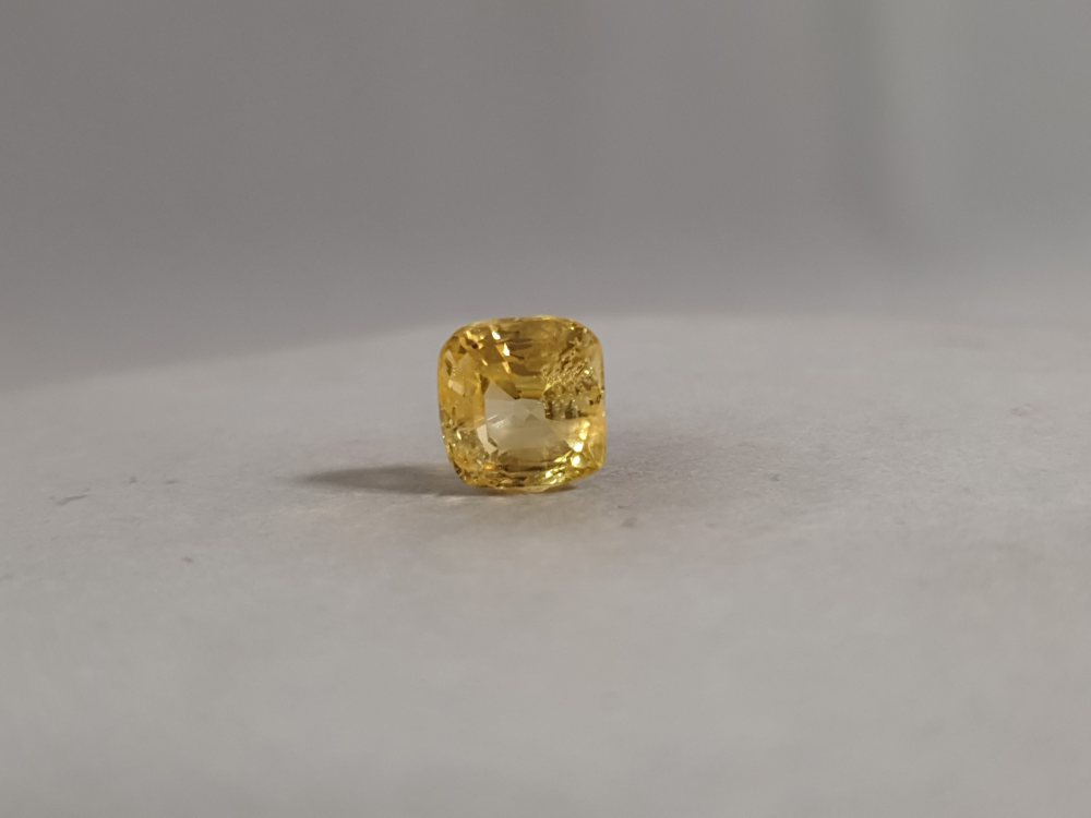 SRI LANKA YELLOW SAPPHIRE SILONI PUKHRAJ