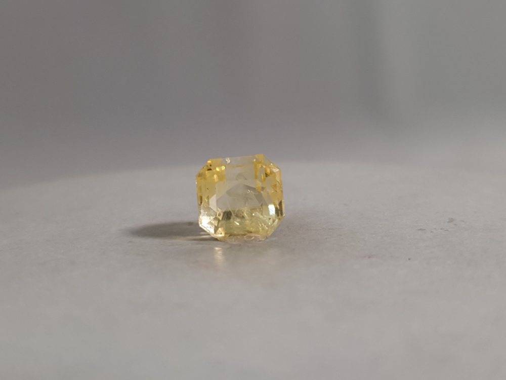 SRI LANKA YELLOW SAPPHIRE SILONI PUKHRAJ
