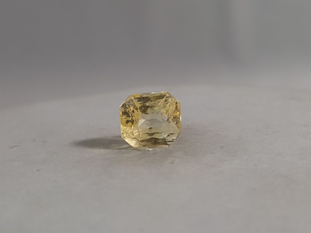 SRI LANKA YELLOW SAPPHIRE SILONI PUKHRAJ