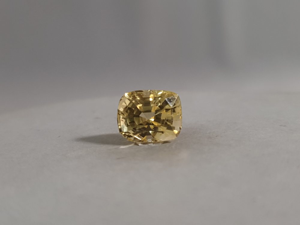 SRI LANKA YELLOW SAPPHIRE SILONI PUKHRAJ