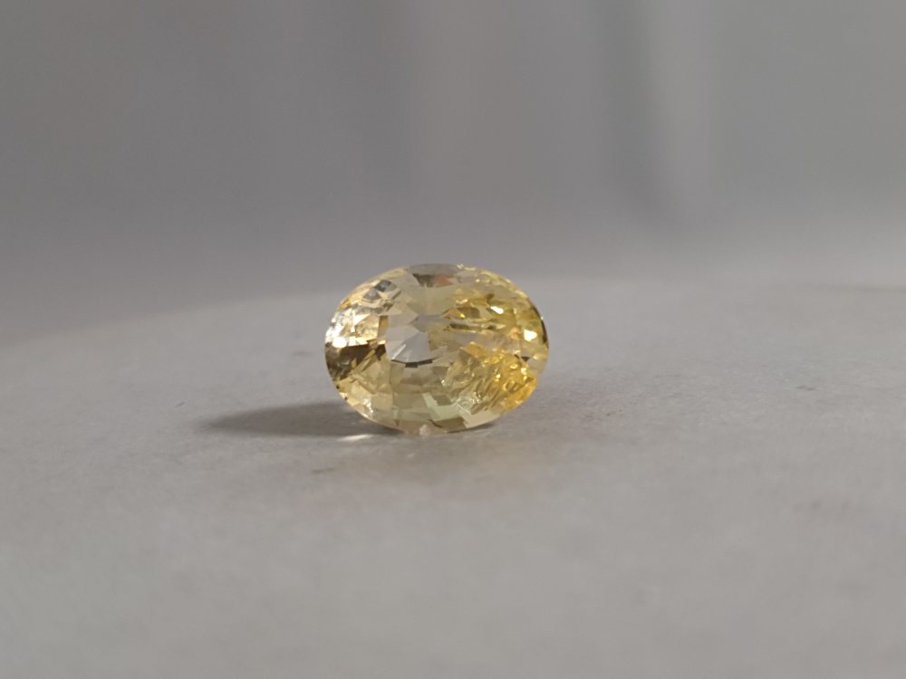 NATURAL YELLOW SAPPHIRE (PUKHRAJ) - 6.77CT