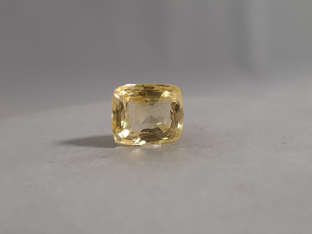 SRI LANKA YELLOW SAPPHIRE SILONI PUKHRAJ
